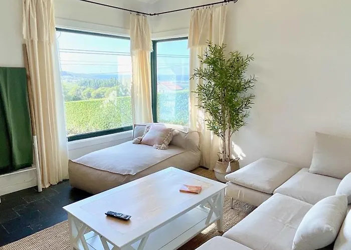 The Cliffs - Vue De Pantin * Valdoviño